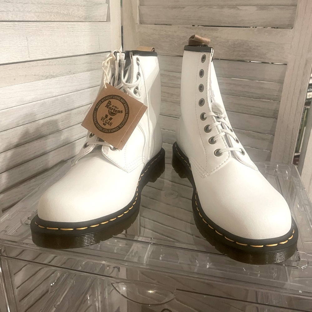DR. MARTENS VEGAN 1460 KEMBLE LACE UP BOOTS (unisex: W9/M8) SKU: DM27213113